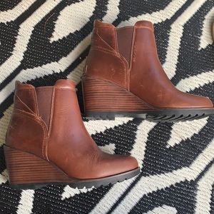 Brown Sorel After Hour Chelsea Boots size 9
